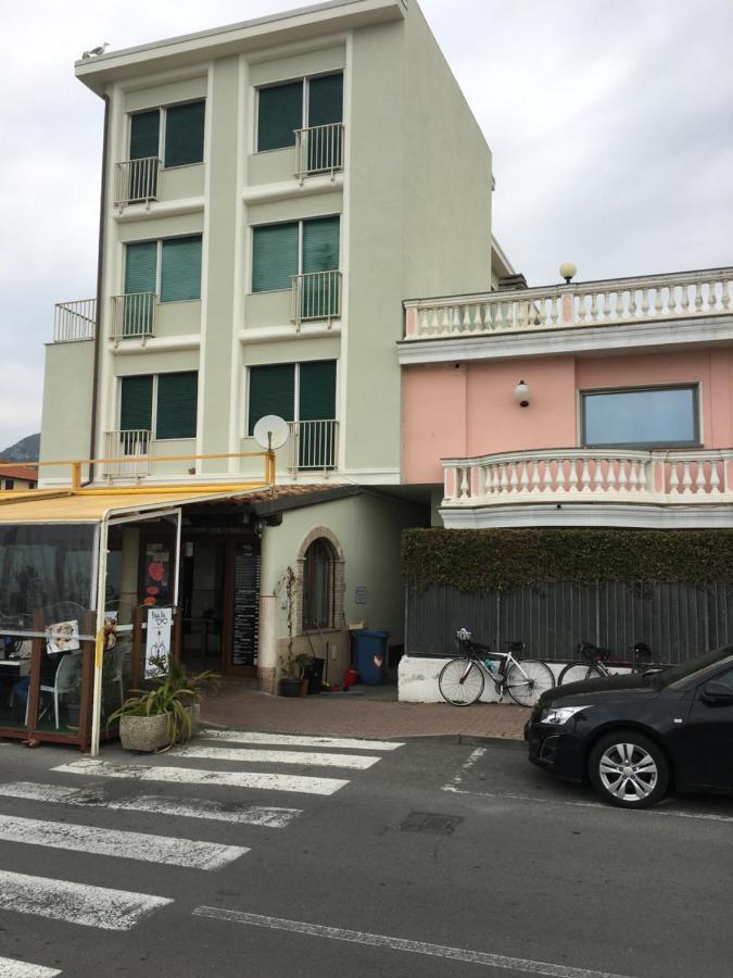 Appartamento Miramare, 2 Camere, Cucina, Bagno, Ventimiglia Exteriér fotografie