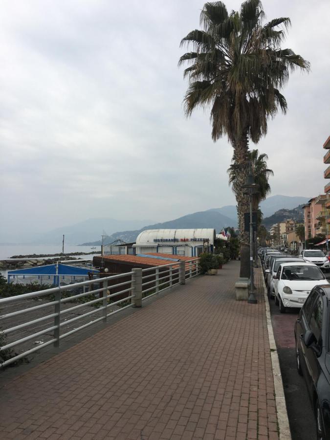 Appartamento Miramare, 2 Camere, Cucina, Bagno, Ventimiglia Exteriér fotografie